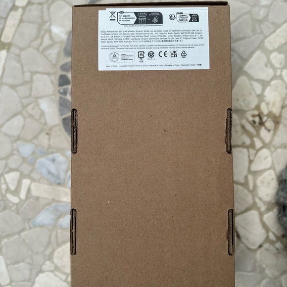 - - - Kindle oasis 10th edition!! Ad FREE!! 32gb! With Wi-Fi. - Picture 6 of 6